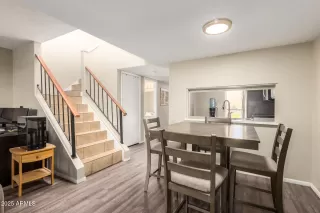 Photo #4: 6939126 Listing