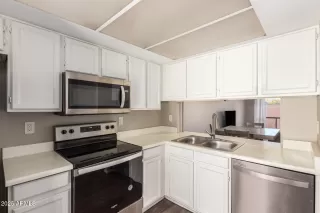 Photo #6: 6939126 Listing