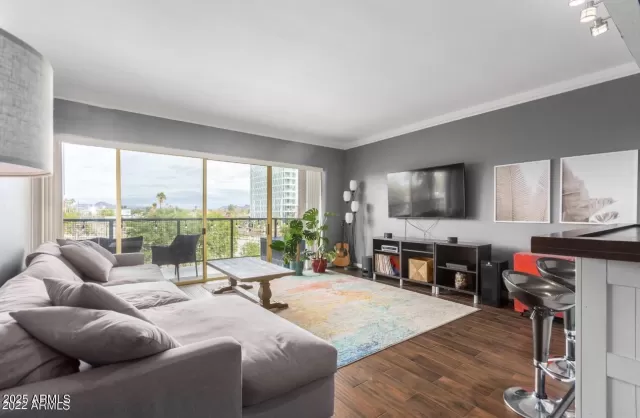 MLS: 6939334 Condo For Sale