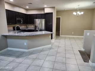 Photo #5: 6939337 Listing