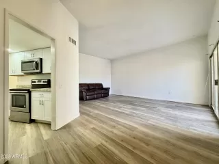 Photo #2: 6939377 Listing