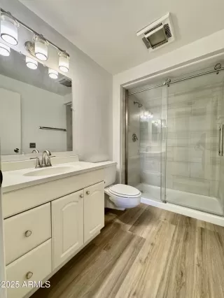 Photo #4: 6939377 Listing