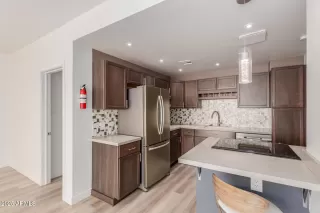 Photo #4: 6939474 Listing