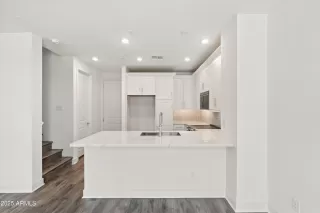 Photo #4: 6939525 Listing