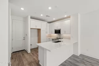 Photo #5: 6939525 Listing