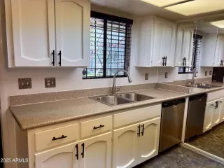 Photo #6: 6939624 Listing