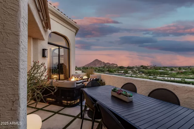 MLS: 6939663 Condo For Sale