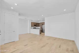 Photo #4: 6939952 Listing 