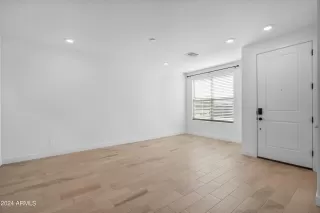 Photo #6: 6939952 Listing 