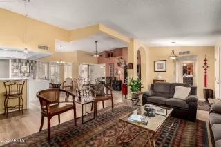 Photo #5: 6939996 Listing