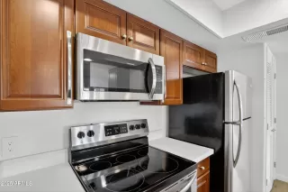 Photo #6: 6940135 Listing 