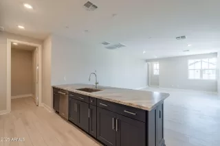 Photo #4: 6940166 Listing 