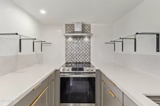 More Details about MLS # 6940196 : 6756 W DEVONSHIRE AVENUE