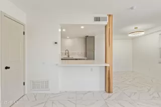 Photo #3: 6940196 Listing 