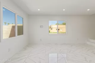 Photo #6: 6940196 Listing 