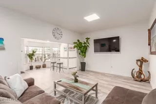 Photo #6: 6940226 Listing 