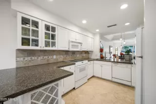 Photo #3: 6940404 Listing