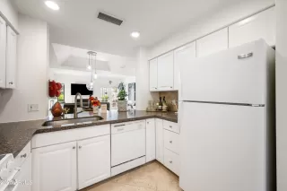 Photo #5: 6940404 Listing