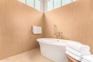 Photo #4: 6940487 Listing