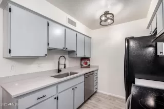 Photo #5: 6940609 Listing