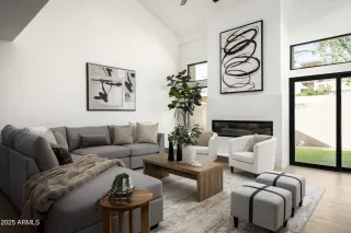 Photo #6: 6940697 Listing