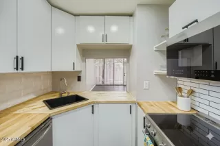 Photo #2: 6940718 Listing