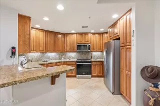 Photo #2: 6940735 Listing