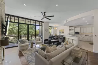 Photo #4: 6940749 Listing