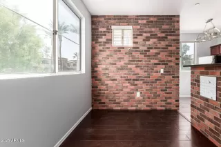 Photo #5: 6940752 Listing