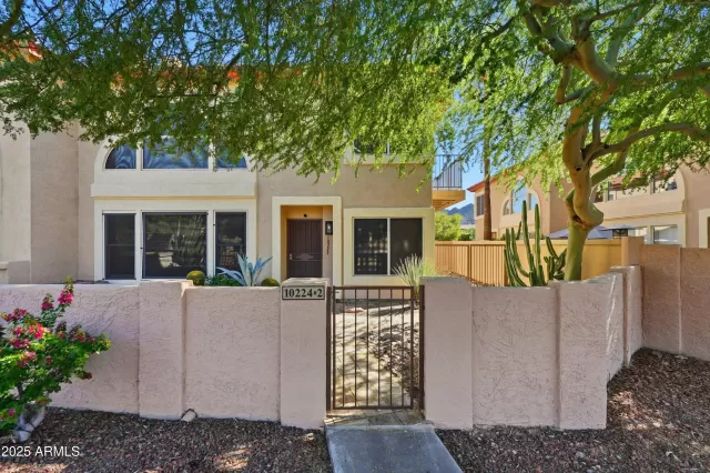 MLS: 6940761 Condo For Sale