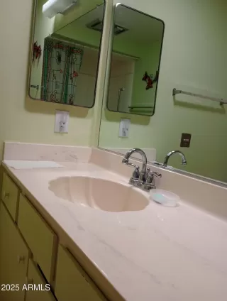 Photo #6: 6940803 Listing