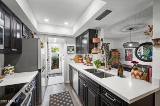 Photo #4: 6940860 Listing