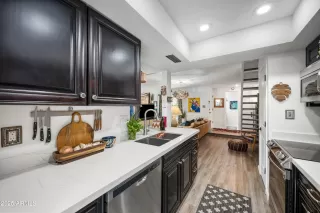 Photo #5: 6940860 Listing