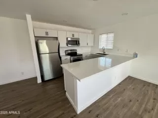 Photo #4: 6940902 Listing