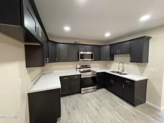 Photo #4: 6940973 Listing