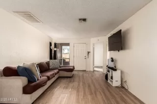 Photo #4: 6941028 Listing