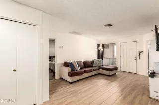 Photo #5: 6941028 Listing