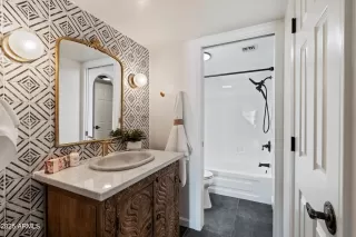 Photo #2: 6941153 Listing 