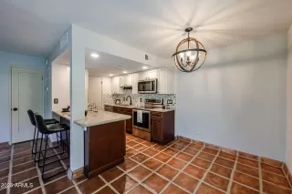 Photo #5: 6941158 Listing