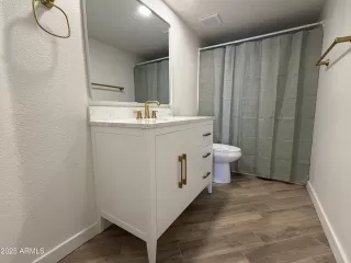 Photo #5: 6941216 Listing