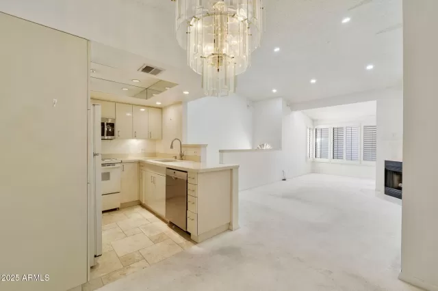 MLS: 6941298 Condo For Sale