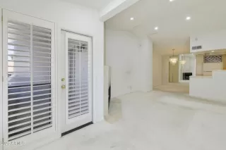 Photo #4: 6941298 Listing