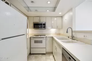 Photo #6: 6941298 Listing