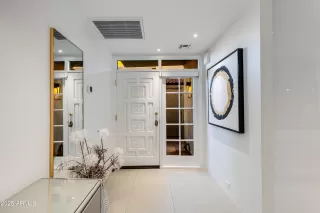 Photo #5: 6941367 Listing