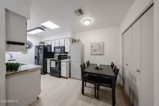 Photo #5: 6941590 Listing 