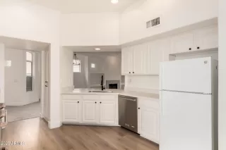 Photo #5: 6941726 Listing