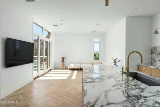 Photo #6: 6941850 Listing 