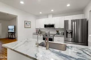 Photo #4: 6941993 Listing