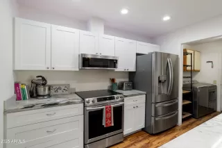 Photo #5: 6941993 Listing