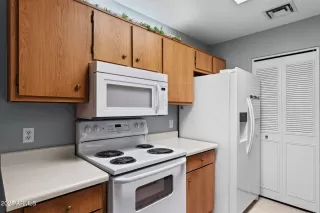 Photo #5: 6942164 Listing